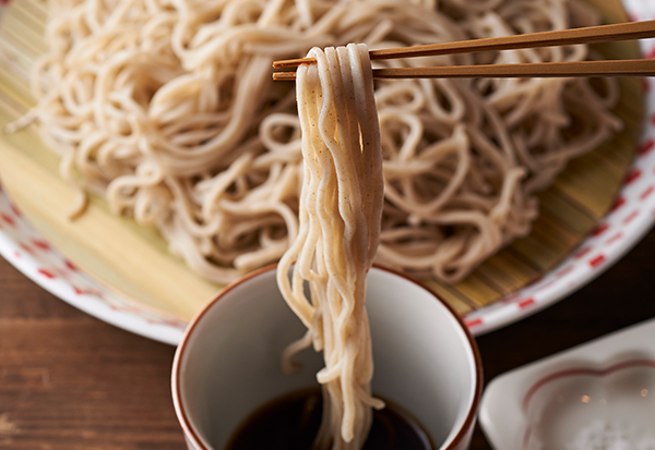 つゆにつけて食べる